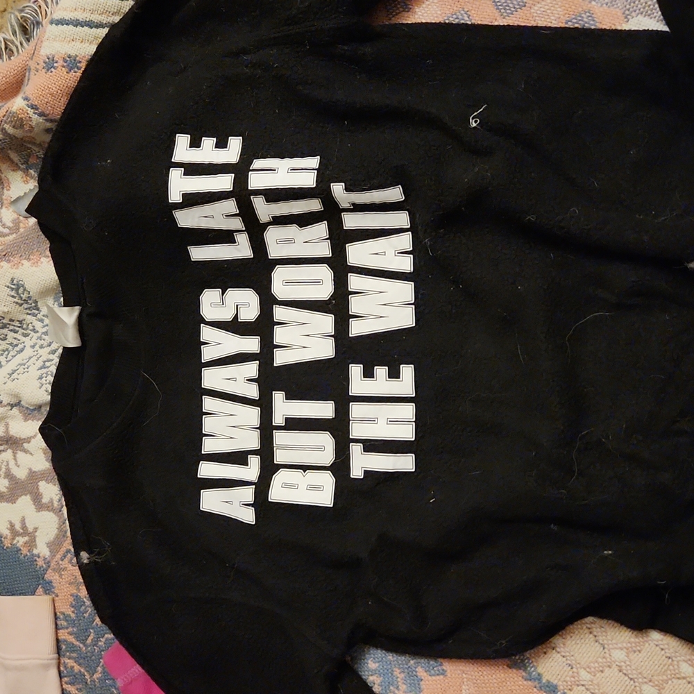 Black sweat shirt